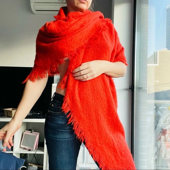 Anthropologie Fringed Long Soft Triangle Blanket Scarf - Picture 6 of 15